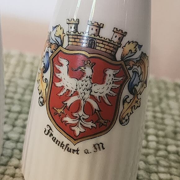 Vintage German Frankfurt a.M Porcelain Salt & Pepper Shakers Crest - Picture 7 of 8
